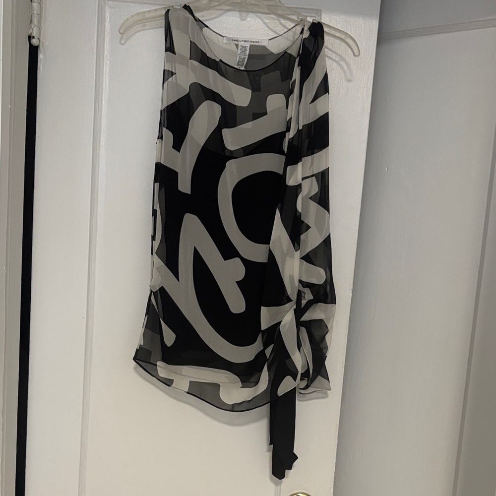 Diane Von Furstenberg Black and Gray Abstract Silk Blouse